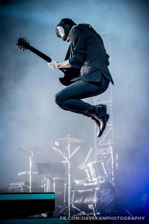 gozerthetuxedocat-blog: The Bloody Beetroots @ Big Day Out (ph. Dave Kan) 