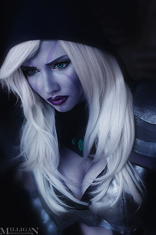 My new Drow Ranger model - Allexis photo and costume by me :3