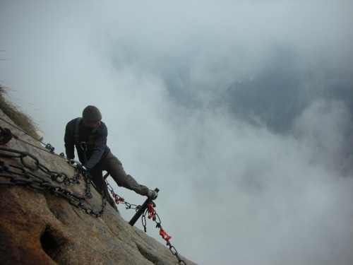 fuckyeahchinesefashion:Plank Walk on Mount Hua(华山), Xi’an, China. Photos by Ben Beiske&nb