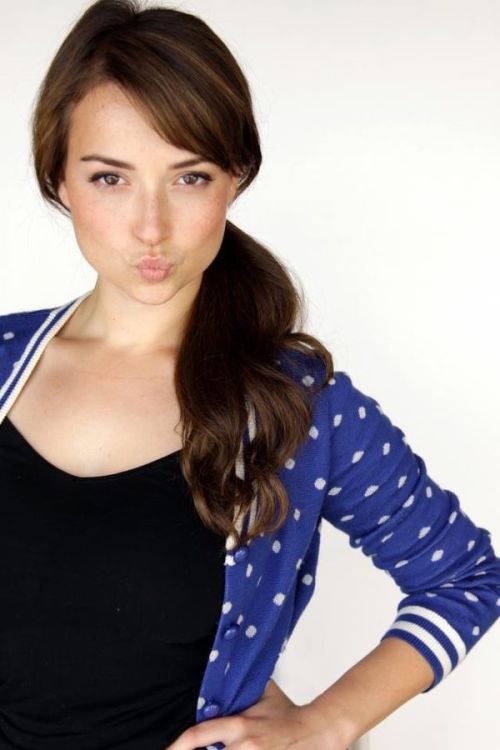 faptothefamous:  Milana Vayntrub adult photos