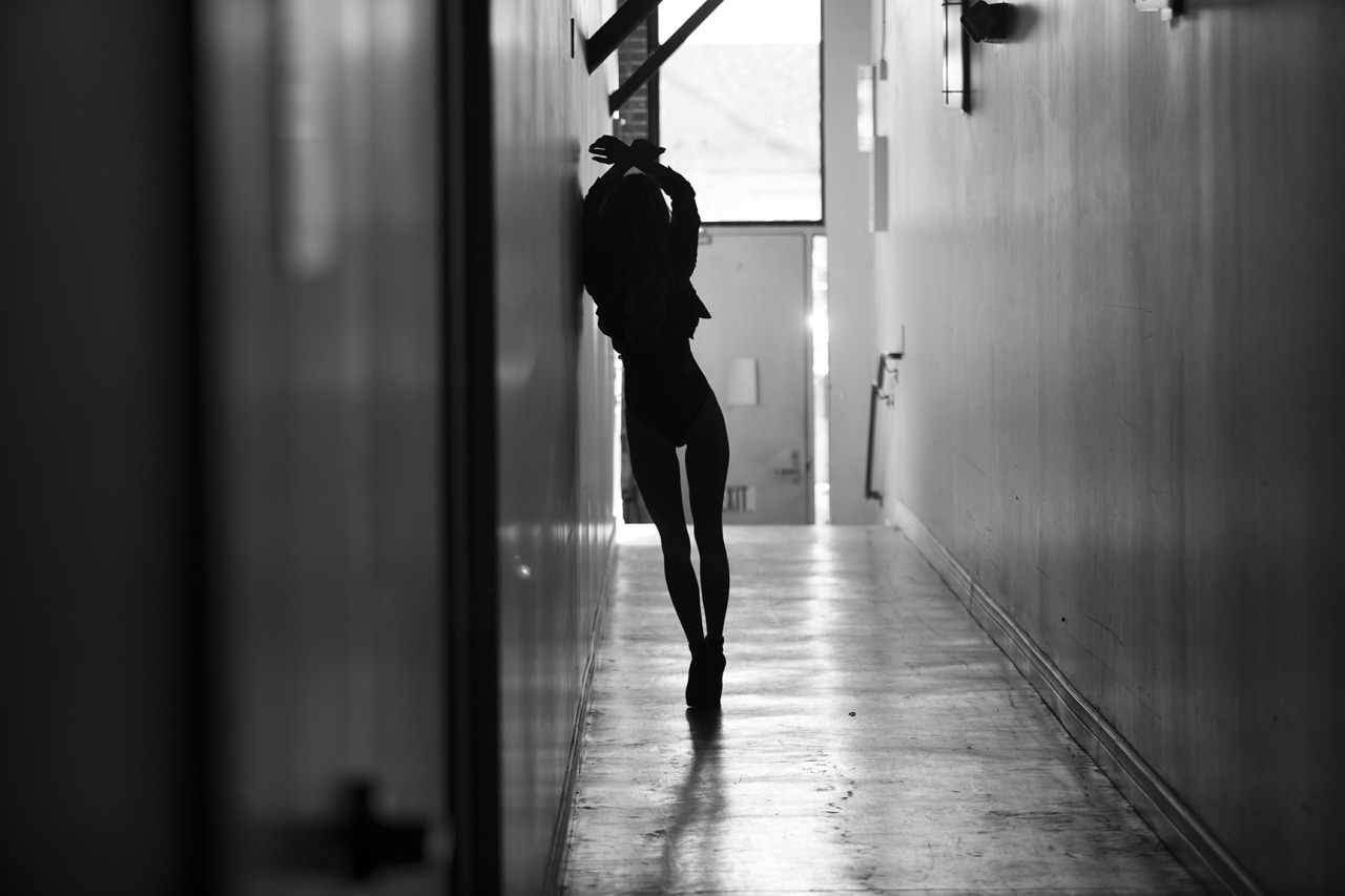 eriction:  lukepearsall:  Bryana Holly by Luke Pearsall Shadow Puppets  √