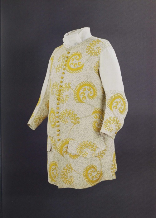 fripperiesandfobs:Waistcoat, 2nd quarter of the 18th centuryFrom Cora Ginbsurg (auctioned 2001)