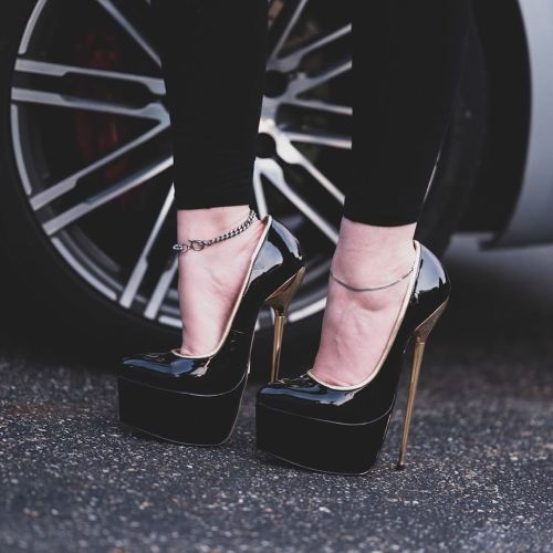 engineeringinheels: New heels! Extreme ❤️ These are the Hero by Giaro/Slick. Difficult to walk in ev