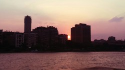 lonlote:  Anochece en El Cairo.