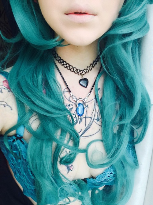 the-naughty-southern-gentleman:  pastelkkitty:  3000 followers!! You guys are amazing! 🐬  Gorgeous.TNSG