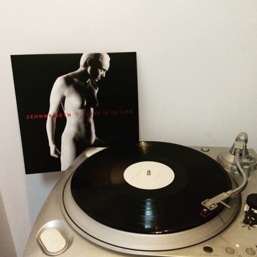 #nowplaying Jehnny Beth - To Love Is To Live #vinyl https://www.instagram.com/p/CBYoJMQna97/?igshid=