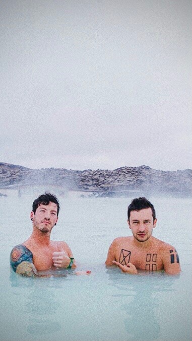 twenty one pilots phone wallpapers(no photos mine, I only cropped and edited them)