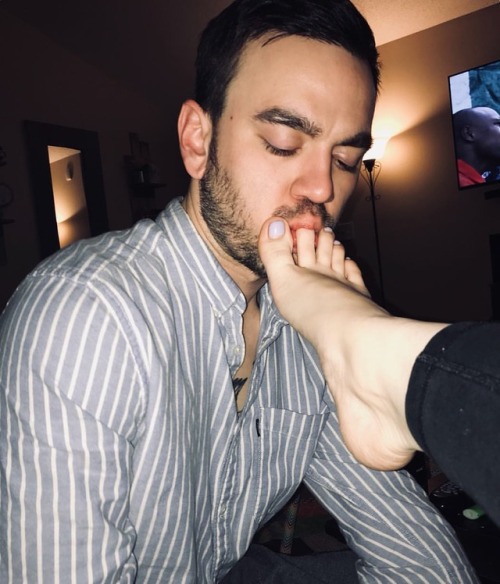 Smell my toes #feet #toes #toesucking #feetporn #footjob #footfetishnation #feetfetishnation #feetfa