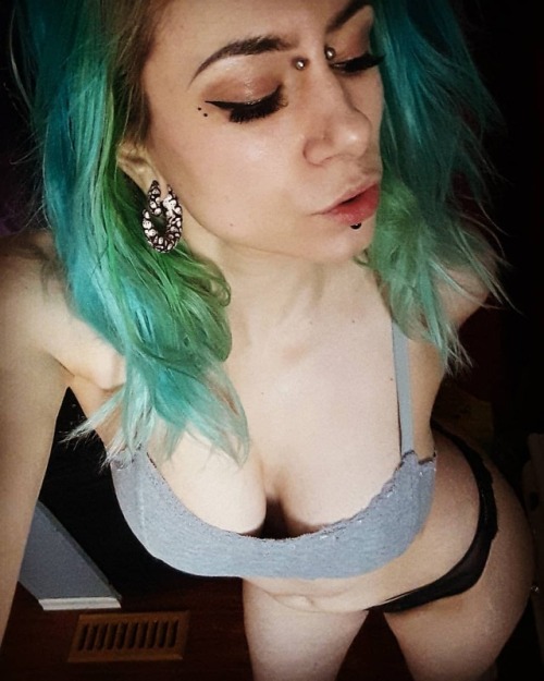 🎀🎀🎀 #o0pepper0o #canadian #cammodel #piercings #piercedgirls #punk #colourfulhair #hot #bae #cleavage