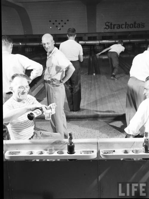 Beer Frame(Frank Scherschel. 1949)