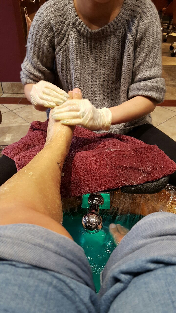 nsfwdomi:  Pedicureeeee