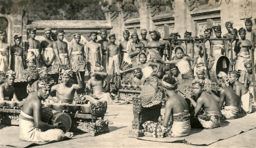 ”Balinese dance performance”, via Collectie P.F. Valois