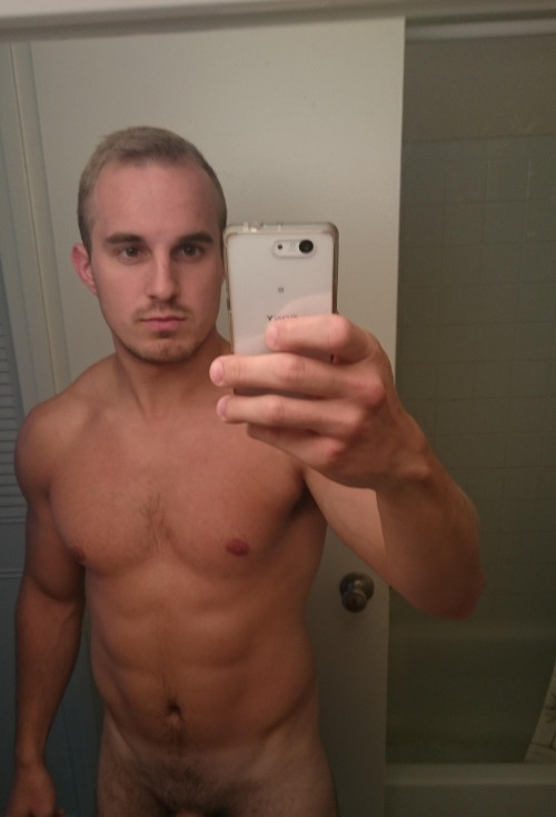 texasfratboy:  what a hottie - his eyes make me melt!