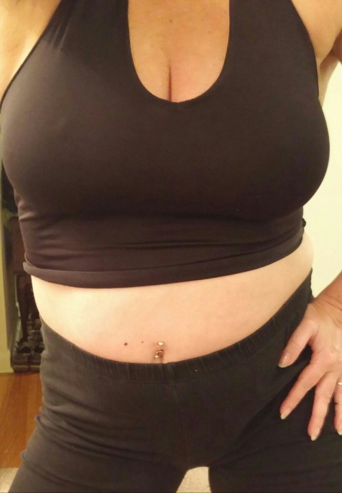 shyhousewife:  I had to get dressed and go to the store…photo op.  Lol