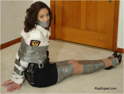 damselsandothersexyness:  Lady cop biting off more than she could chew. 