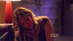 electric-daisy-forest:  That look she gives her before she goes in for the kiss