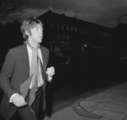 1967mccartney:  Paul McCartney, heading to the New London Synagogue in St John’s Wood, London, to attend the memorial service to Brian Epstein. 17 October 1967