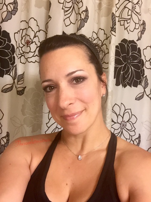 thescarletmistress:  Hope your day is warm and sunny! Xo ~TSM