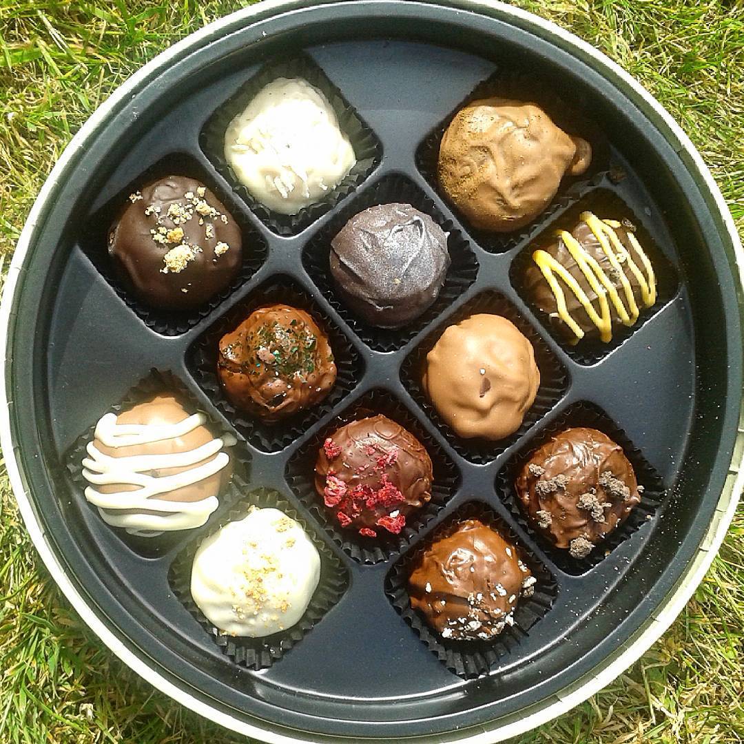 Mmm #snackoftheday Gourmet Fudge Globes from @fudgekitchen_uk ! Competition for these & much more on blog:-) #foodporn #competition #win #foodbloguk #fudge #chocolate