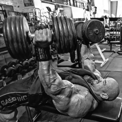 drwannabe:  Branch Warren pressing heavy shit