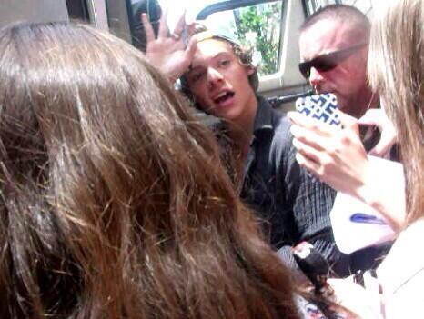 bromanceshmomance:  HAHA the progression of these pics and then the last one I’m dyinggg … he’s such a clutz - 18.6.13 (x)