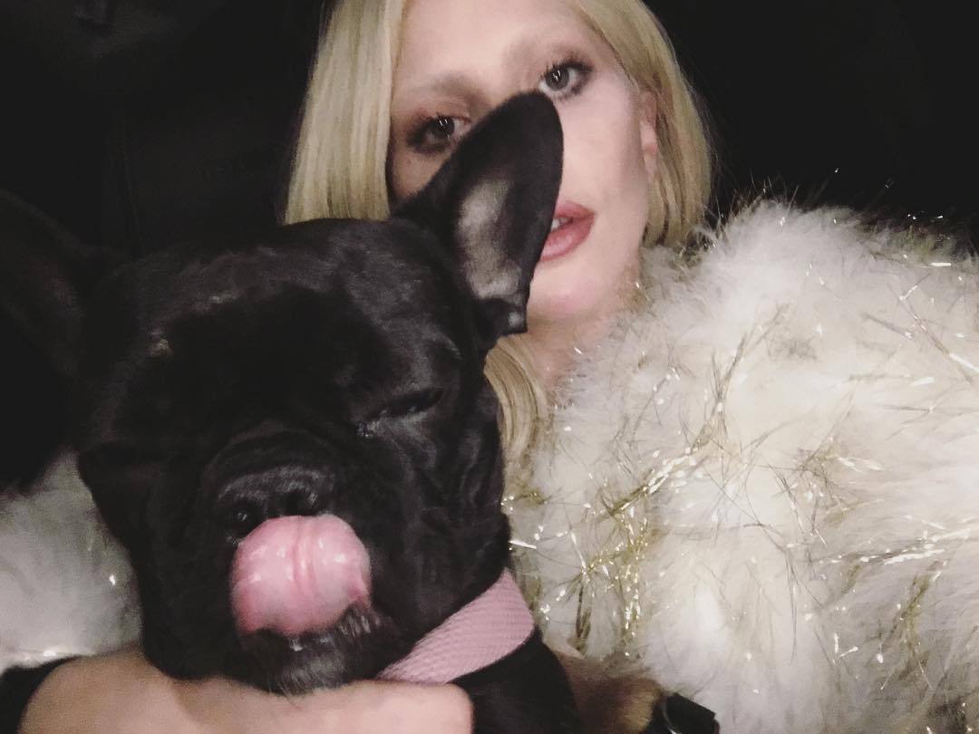 ministryoflittlemonsters:   ladygaga: Miss Asia and mommy getting ready for thanksgiving!