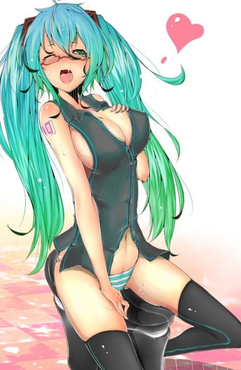 oppai-okami:  Start with a Miku panty shot.  End with a Miku panty shot.