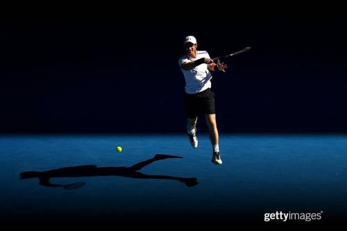 #AndyMurray of Great Britain plays out of the shadows during his straight-set victory over Illya Mar