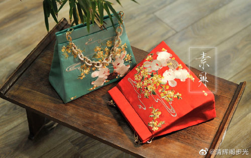 embroidered 斗篷doupeng(cloak) and 手包shoubao(handbag) for chinese hanfu by 清辉阁