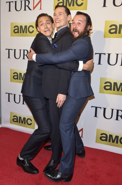 hero-of-two-worlds:amctv:Enemies become allies on the red carpet. Gorman’s expression tho