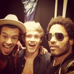 zaynharry:  @lennykravitz Everybody is in Ronnie’s room #rollingstones #onedirection. 