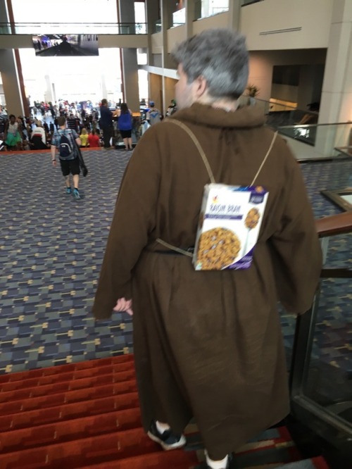 wellthatwasdumb:He has Raisin Bran on his back.