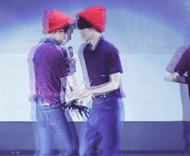 elaysium:   exoluxion in taiwan | sehun backhugging yixing and yixing high-fiving