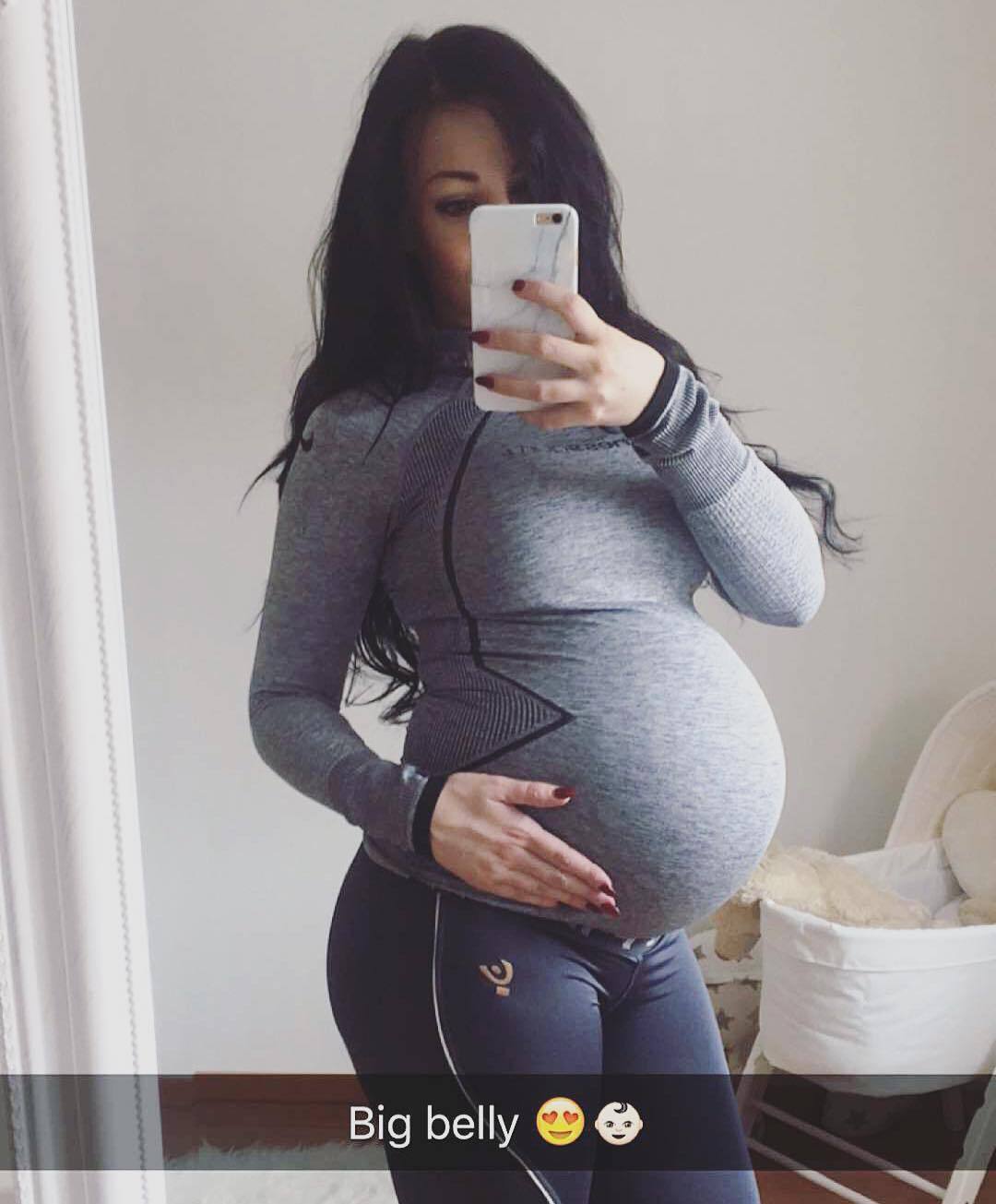 belliusmaximus:  Dat ass and Dat belly.  Wow
