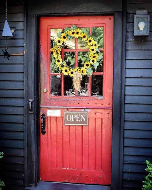 Spontaneous Sunday Summertime adventures in Salem, MA ✨  I’ve realized I really enjoy sharing 