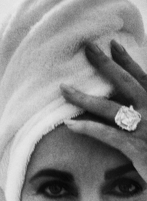jacquesdemys:  Elizabeth Taylor photographed by Herb Ritts, 1991 