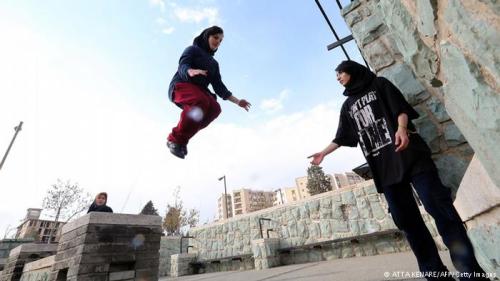 ribqueen:farsizaban:Iranian girls do parkour in TehranDOKHTAR IROONI PARKOUR SQUAD WAAAAAWWWT?!