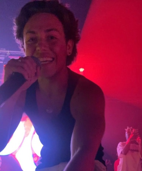 theclassymike:Ethan Cutkosky performing in Dallas, Texas (May 27, 2022)