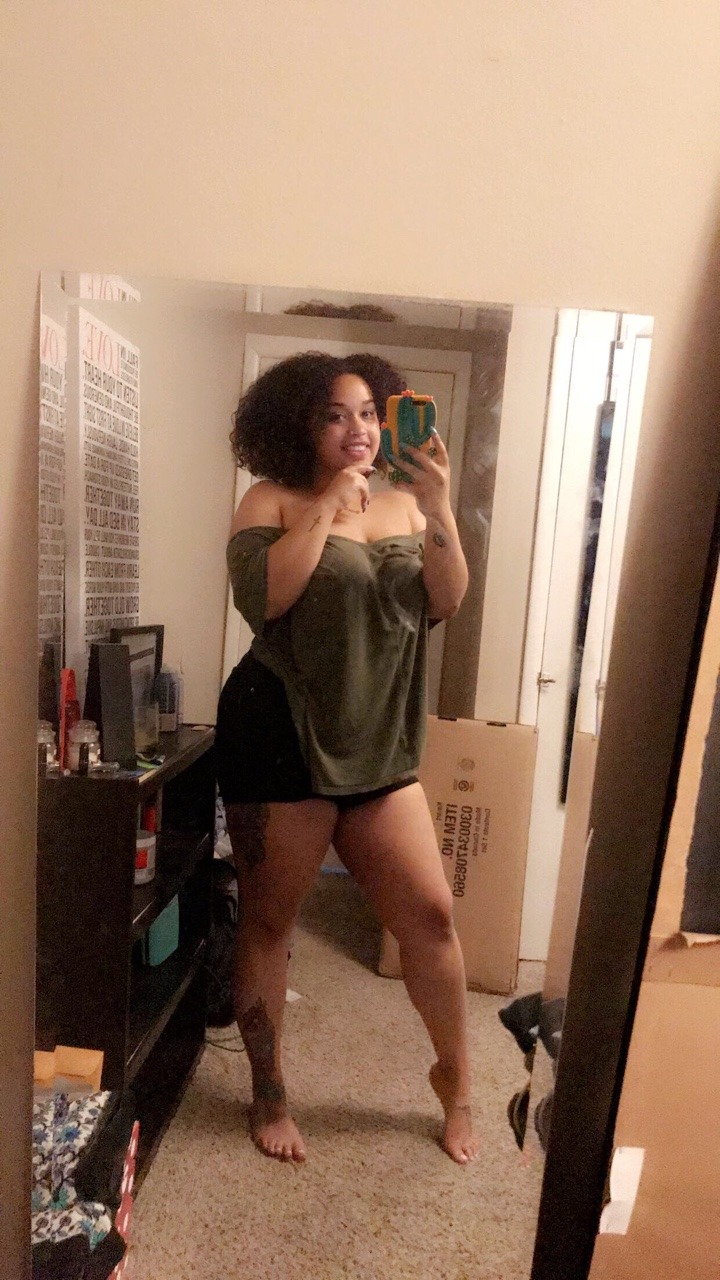 chubbloveee: My legs look extra long in this pic and I love it.   Instagram: @Ccbreezyyy