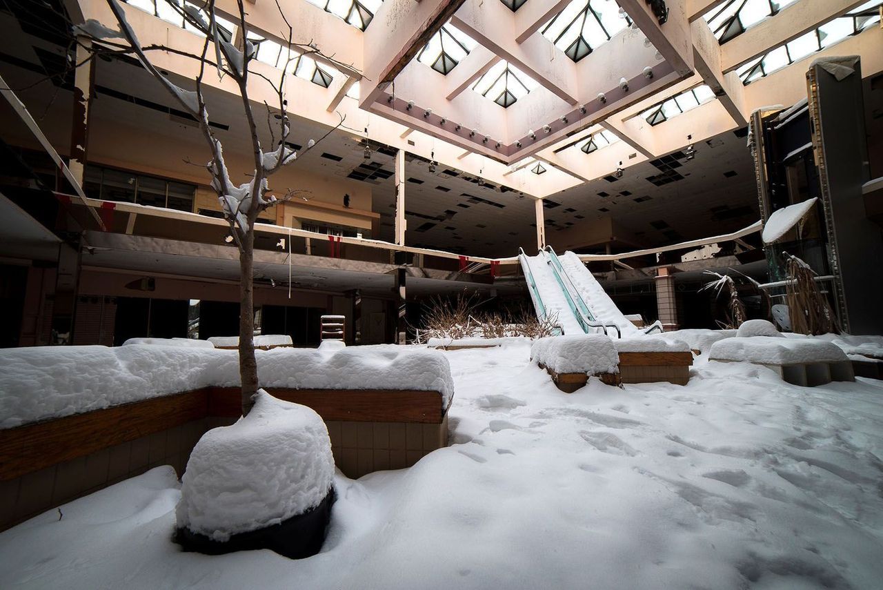 abandonedandurbex:  Abandoned Shopping Mall filled with snow [1440 x 962]