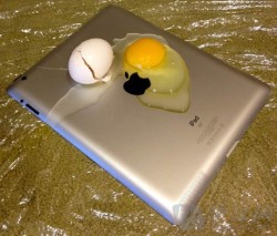 edwardspoonhands:  gnarly:  squided:  diamoncls:  yourwaifu:  thala55o:  mac and cheese  what?  mac and cheese  That’s an egg  Thats an ipad  iPad and egg.