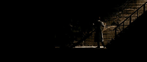 chilewebeopuntocom:  El Orfanato - Juan Antonio Bayona (2007)  1, 2, 3 toca la pared…