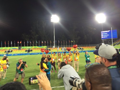 holtzbert:isadora cerullo, a player in the brazilian team of rugby, got proposed to by her girlfrien