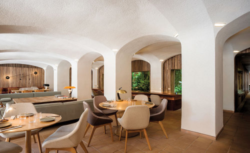 {Some lunch-time inspiration from Isay Weinfeld. This restaurant in Barcelona, calls to local materi