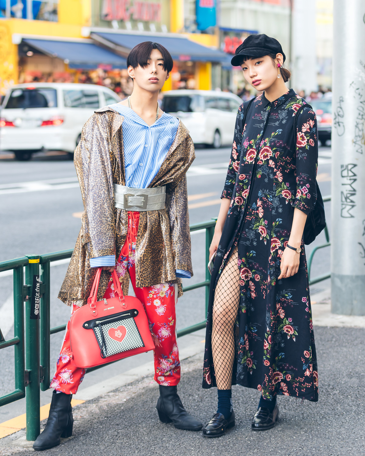 tokyo-fashion:19-year-old Japanese fashion students Manaya and Runa on the street