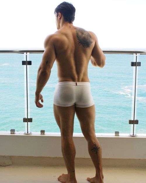 bigdicksandtightholes: brazilmen:   brazilian model Jhon Giardini brazilmenblog.blogspot.com.br nudestuds.tumblr.com   😍😍 