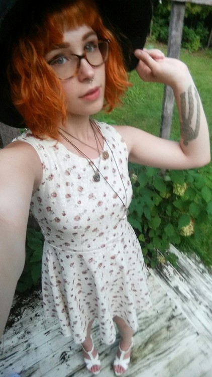 callmetherovingjewel: Someone made a comment about how the only thing hotter than a girl in a sundre