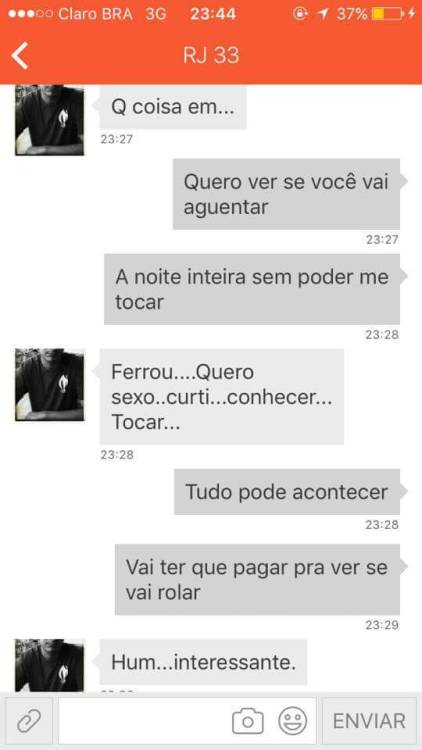 ruadrop:  humotariano:  “ Da até medo …”  KKKKKKKKKK AQUELAS DE JOGAR AS MÚSICAS KKKKKKKK TÔ PASSANDO MAL  KKKKKKKKKKKKKK morta,