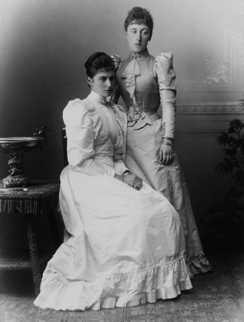 teatimeatwinterpalace: Princess Alix of Hesse and her cousine Princess Helena Victoria of Schleswig