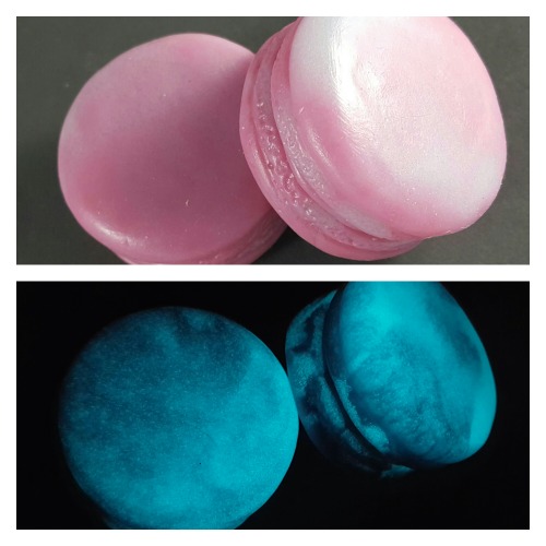 siliconesweets: Adventures in glow powder.
